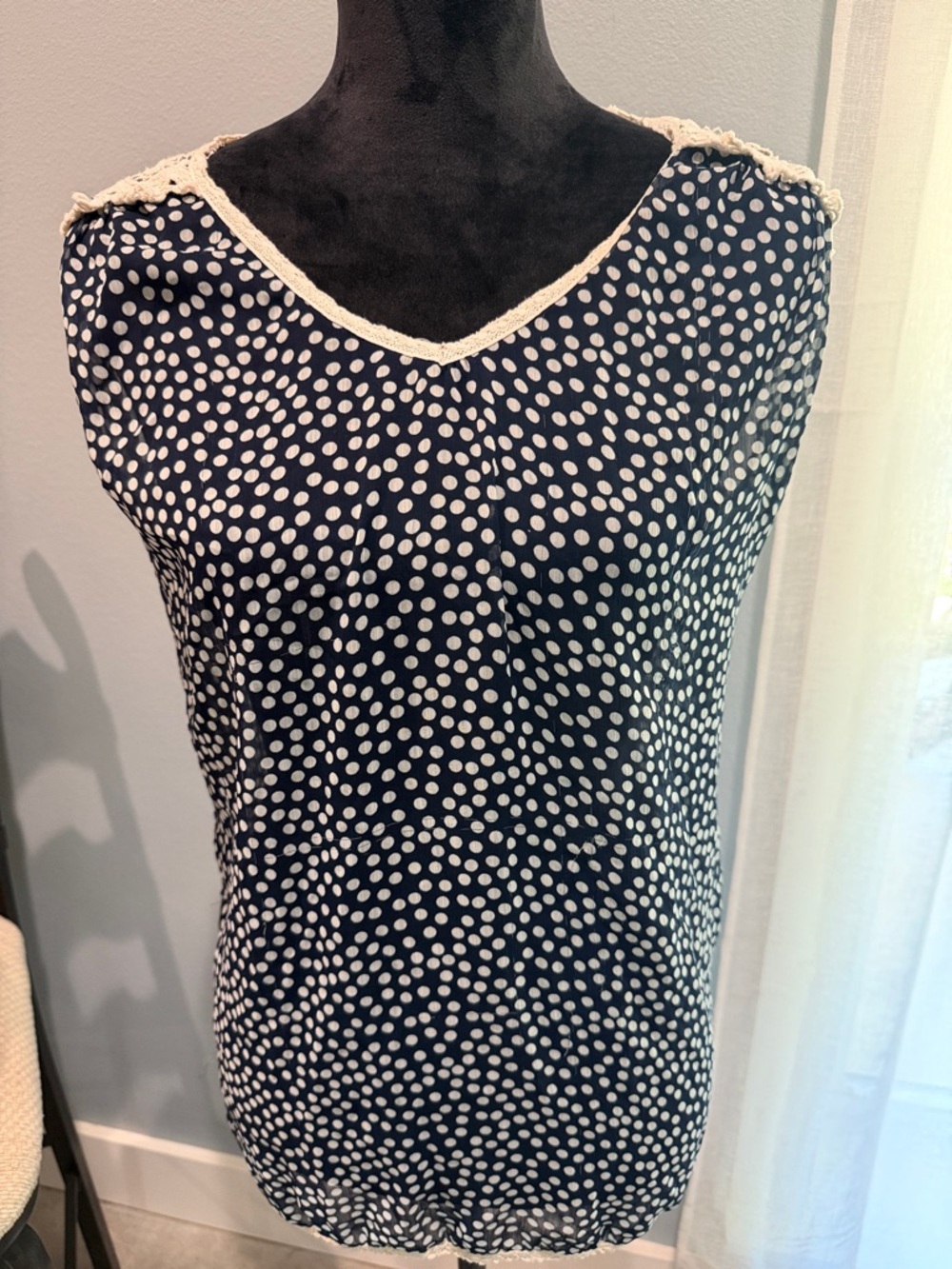 Bisou Bisou Crocket Flowy Breezy Navy Blue and White Polka Dot Sleeveless Blouse